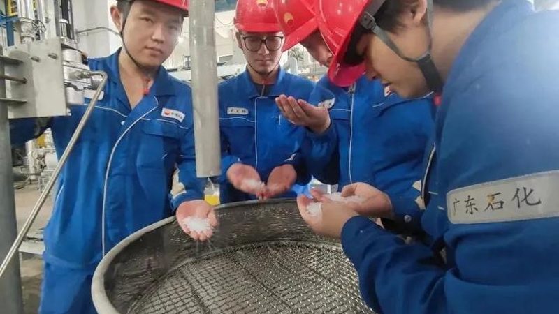 工业级无机盐原料：价格背后的考量因素