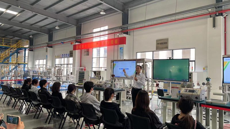 合成革助剂主要分为以下几类：